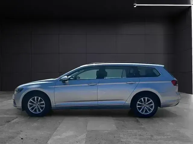Gebraucht VW Passat Business 150 PS (110 kW) 2022 Scale silver metallic Kombi