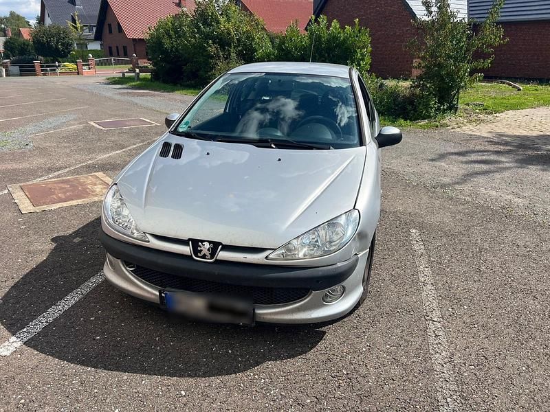 Silber Gebraucht 2007 Peugeot 206 Kleinwagen | 800 € - Bild 1/4