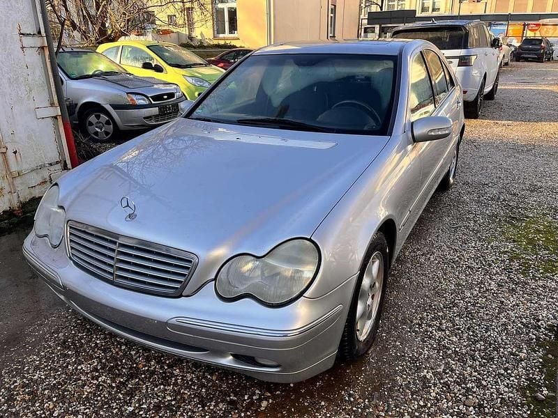 Grau Gebraucht 2000 Mercedes C200 Elegance Limousine | 999 € (Superpreis) - Bild 1/4