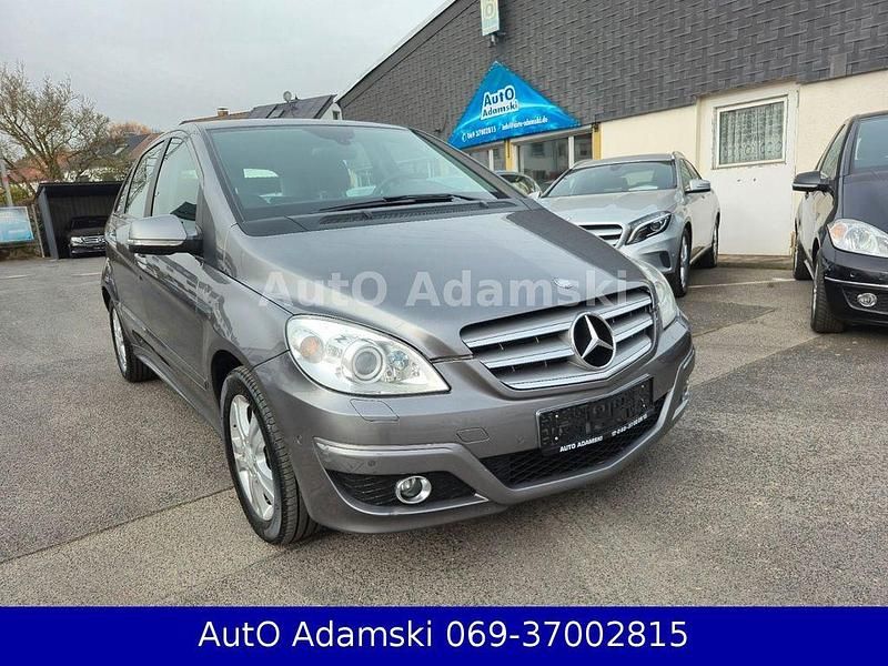 Grau Gebraucht 2011 Mercedes B200 Van / Kleinbus | 7.980 € (Etwas zu teuer) - Bild 1/4