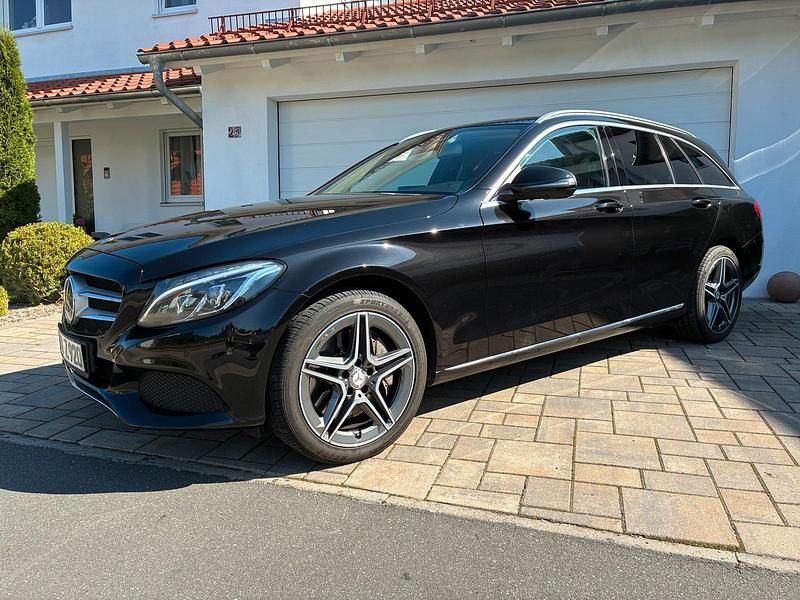 Schwarz Gebraucht 2016 Mercedes C400 AMG Kombi | 21.000 € (Fairer Preis) - Bild 1/4