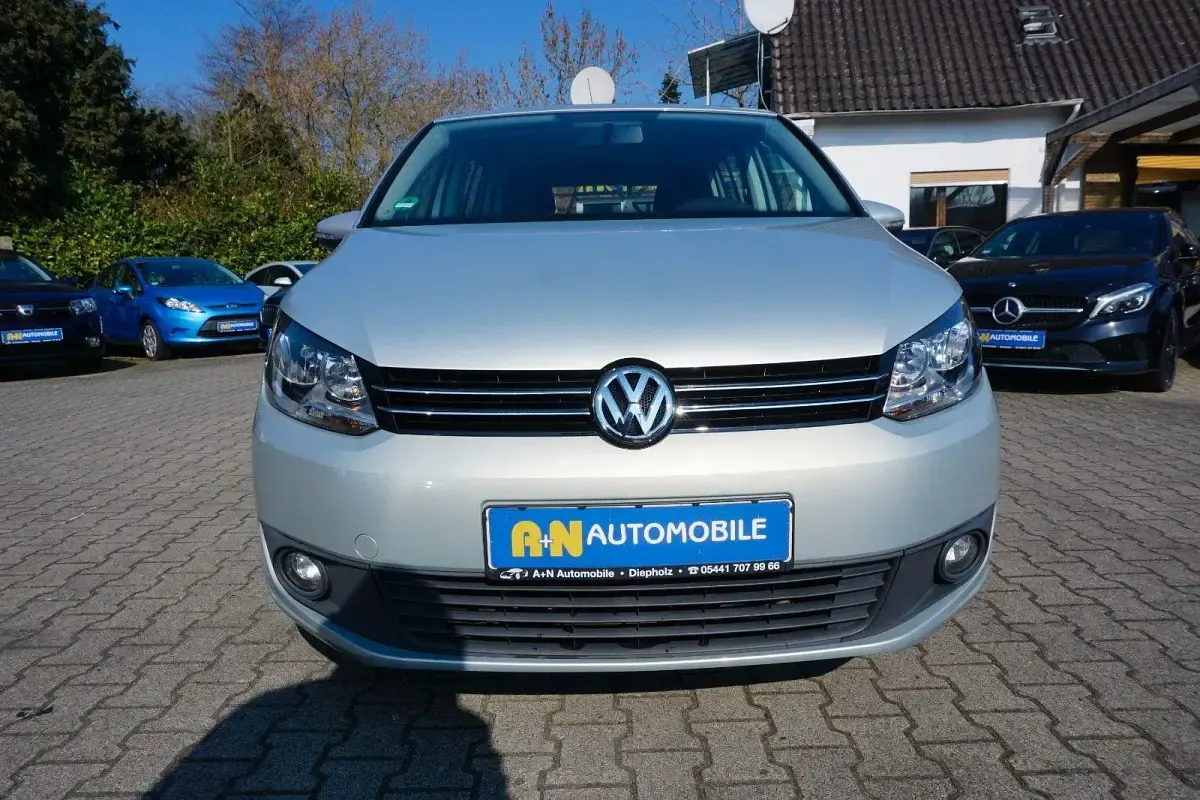 Gebraucht VW Touran Style 140 PS (102 kW) 2011 Grau Van / Kleinbus