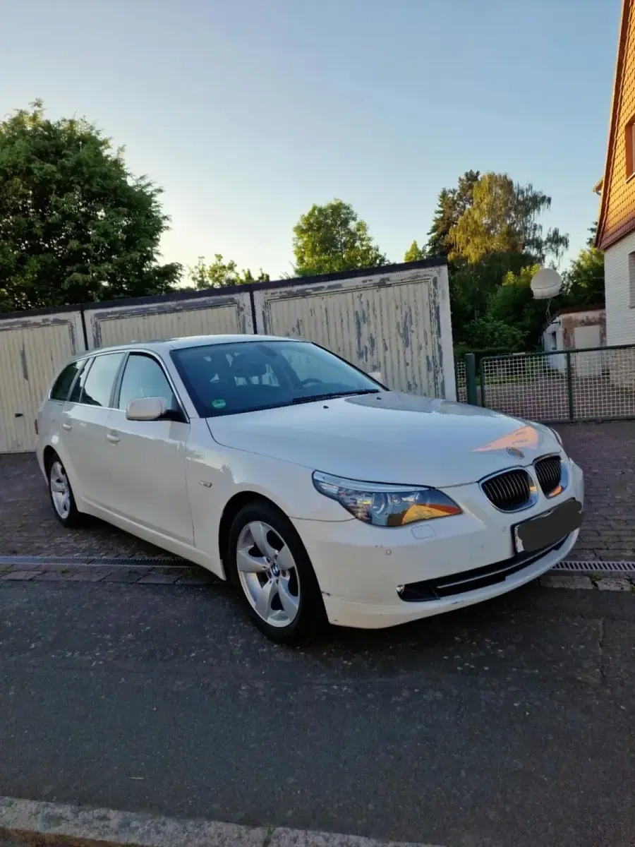 Gebraucht BMW 525 190 PS (139 kW) 2008 Weiß Kombi