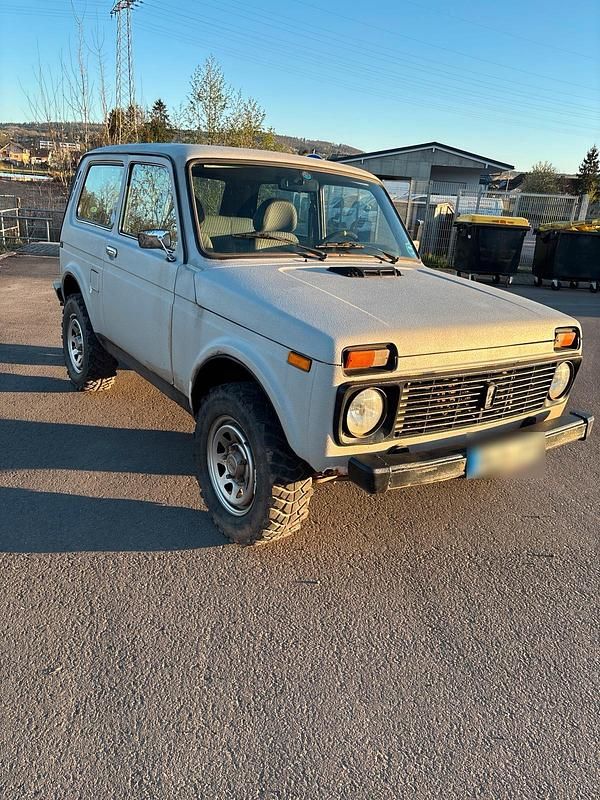 Second-hand Lada niva 83 CP (61 kW) 2007 Andere farben SUV