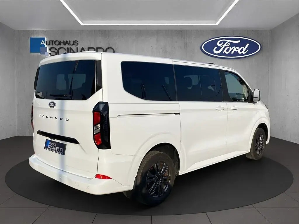 Gebraucht Ford Tourneo Custom Titanium 136 PS (100 kW) 2025 Weiß Van