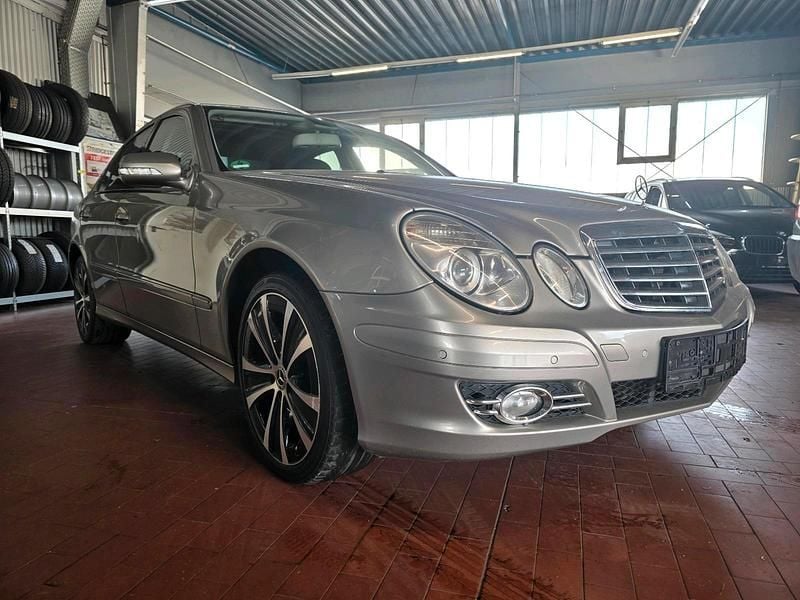 Braun Gebraucht 2006 Mercedes E280 Limousine | 5.990 € - Bild 1/4