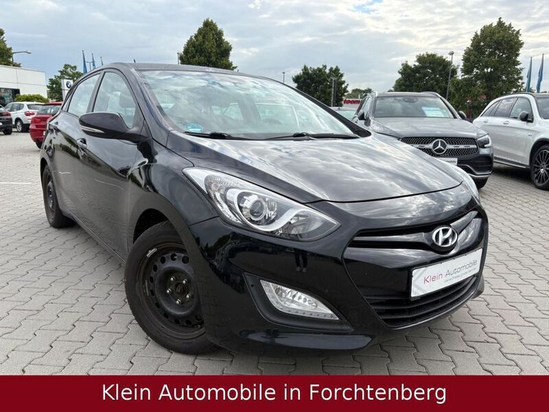 Schwarz Gebraucht 2015 Hyundai i30 Limousine | 3.390 € (Guter Preis) - Bild 1/4