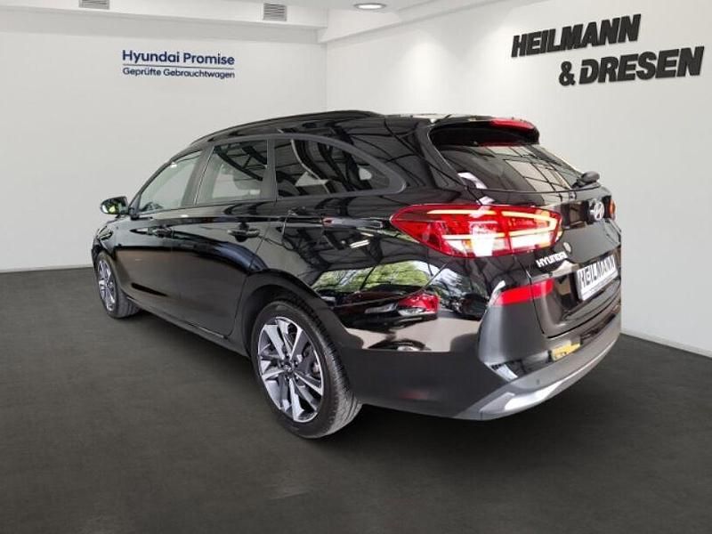 Gebraucht Hyundai i30 Advantage 101 PS (74 kW) 2025 Abyss black Kombi