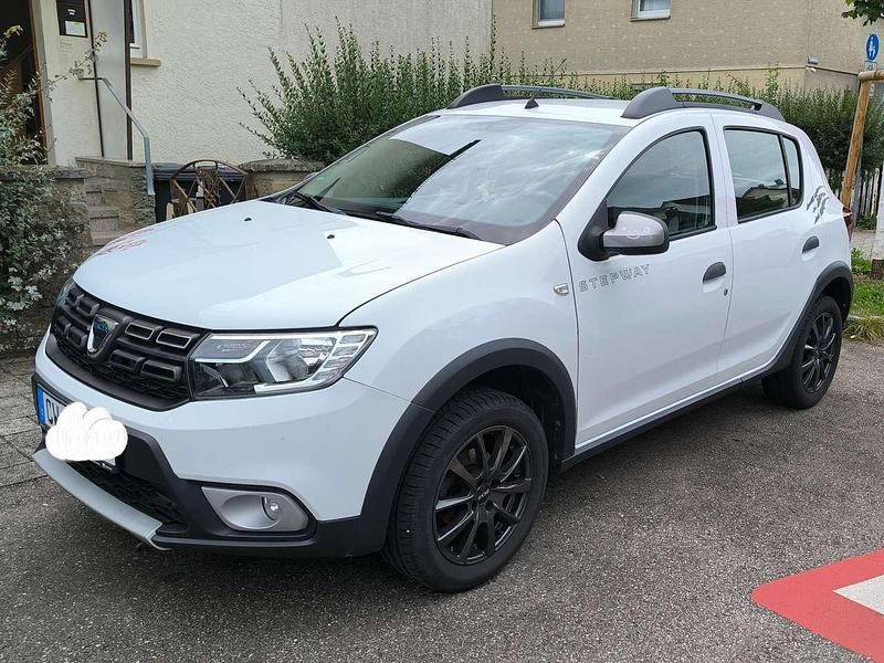 Weiß Gebraucht 2019 Dacia Sandero Stepway Kleinwagen | 10.499 € (Fairer Preis) - Bild 1/4