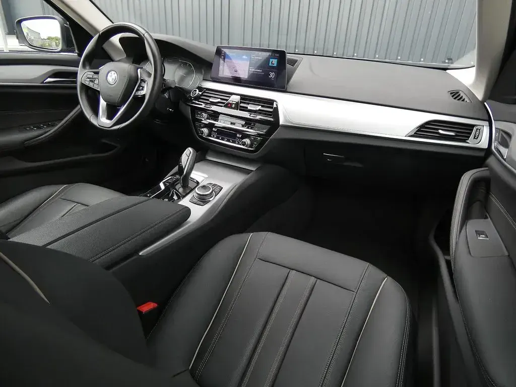 Gebraucht BMW 520 190 PS (139 kW) 2020 Black sapphire Limousine