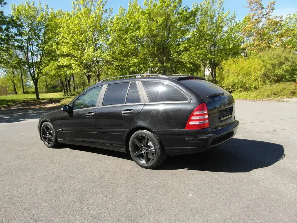 Second-hand Mercedes C220 150 CP (110 kW) 2005 Negru Break