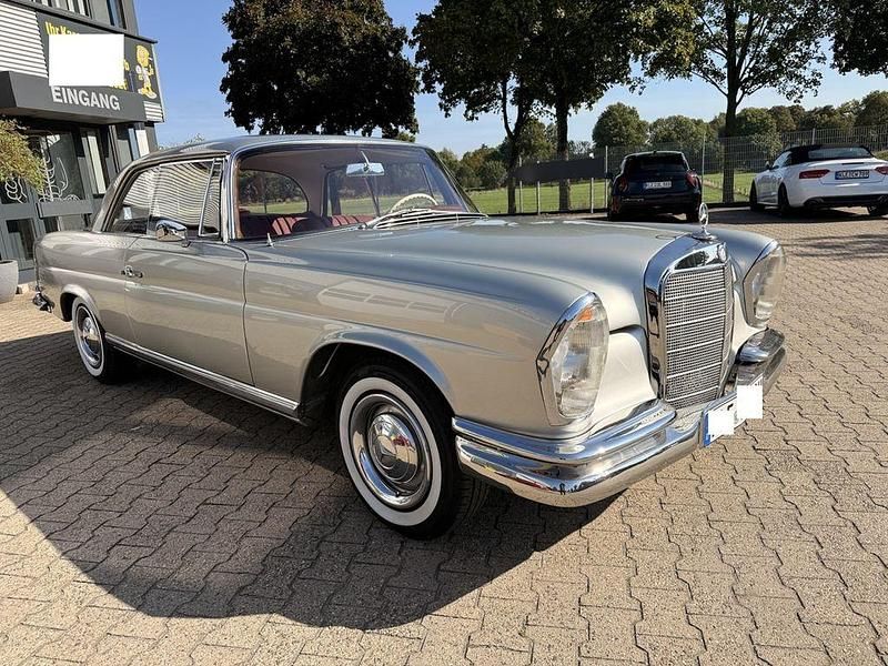 Silber Gebraucht 1962 Mercedes 220 SE Coupé | 76.900 € - Bild 1/4
