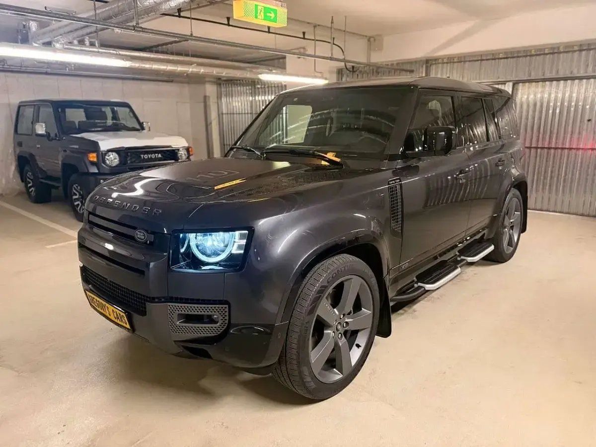 Gebraucht Land Rover Defender Carpathian Edition 525 PS (386 kW) 2022 Storm grey SUV