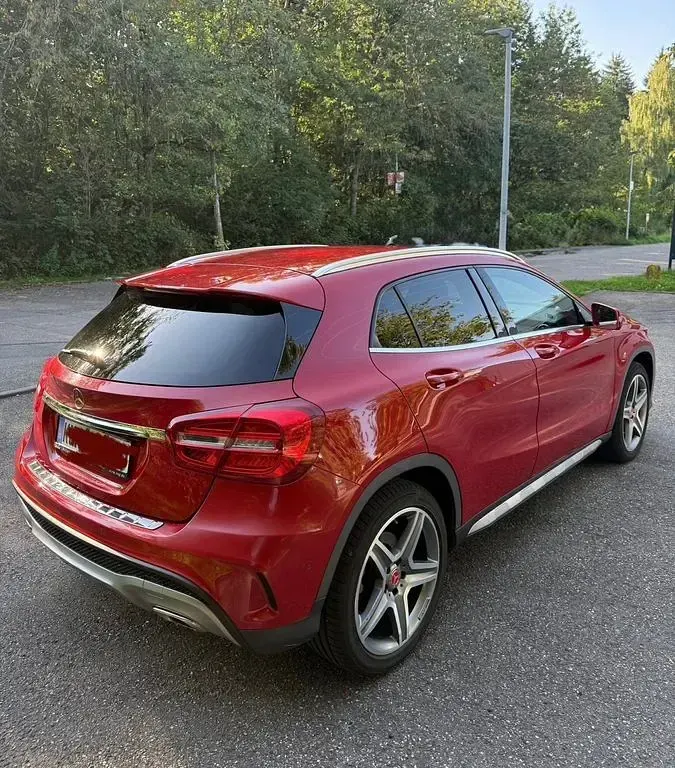 Gebraucht Mercedes GLA250 AMG line 211 PS (155 kW) 2015 Rot SUV