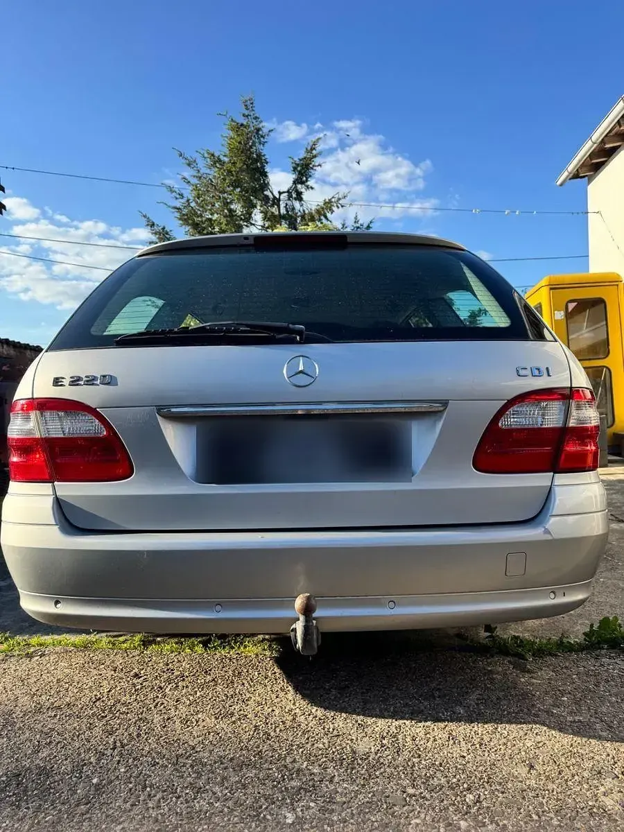 Gebraucht Mercedes E220 Elegance 150 PS (110 kW) 2006 Silber Limousine