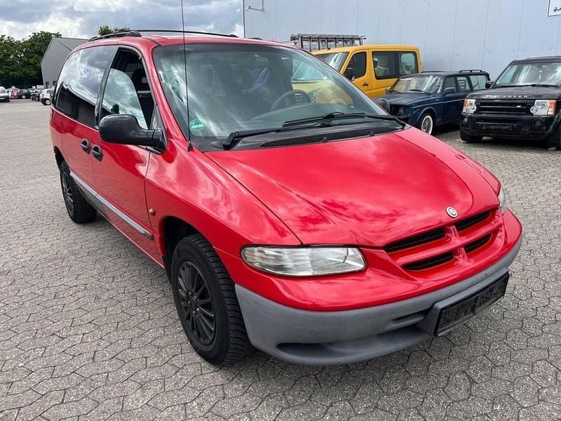 Rot Gebraucht 1997 Chrysler Voyager Van / Kleinbus | 1.950 € - Bild 1/4
