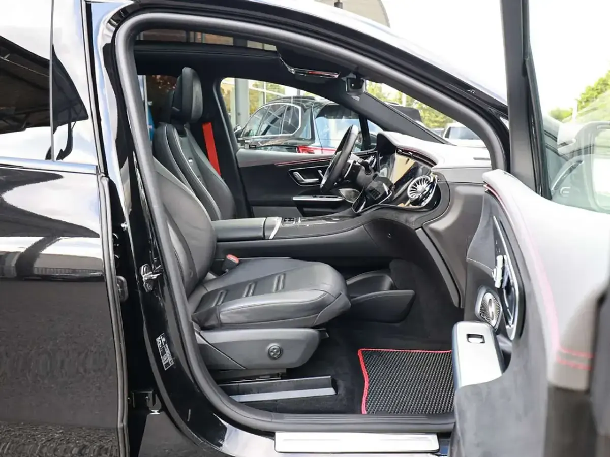 Gebraucht Mercedes EQE AMG 43 AMG 350 kW (476 PS) 2024 Schwarz / obsidianschwarz (metallic) SUV
