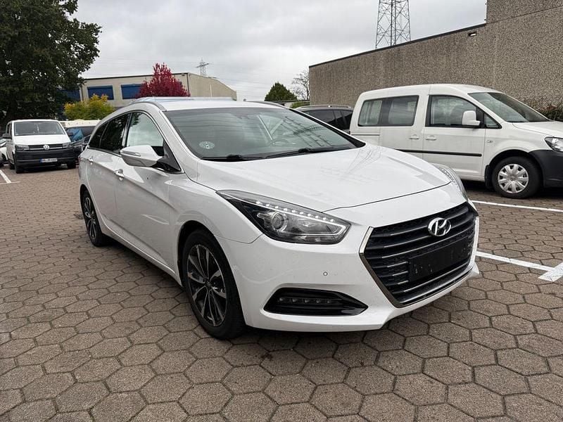 Gebraucht Hyundai i40 Premium 141 PS (103 kW) 2016 Weiß Kombi
