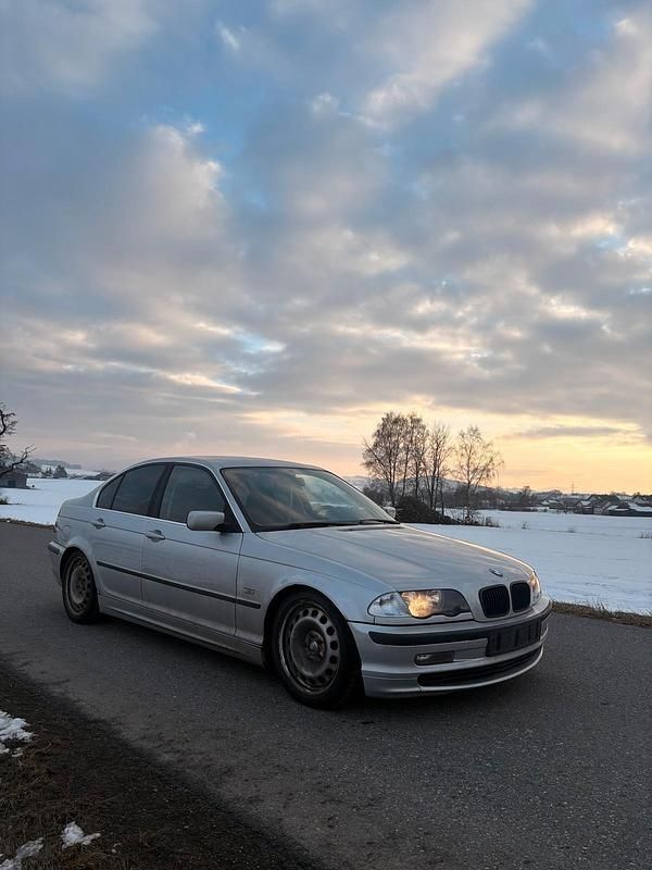 Gebraucht BMW 323 170 PS (125 kW) 1999 Silber Limousine