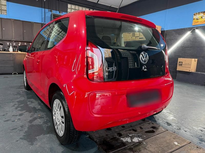 Second-hand VW up! 2015 Roșu Hatchback
