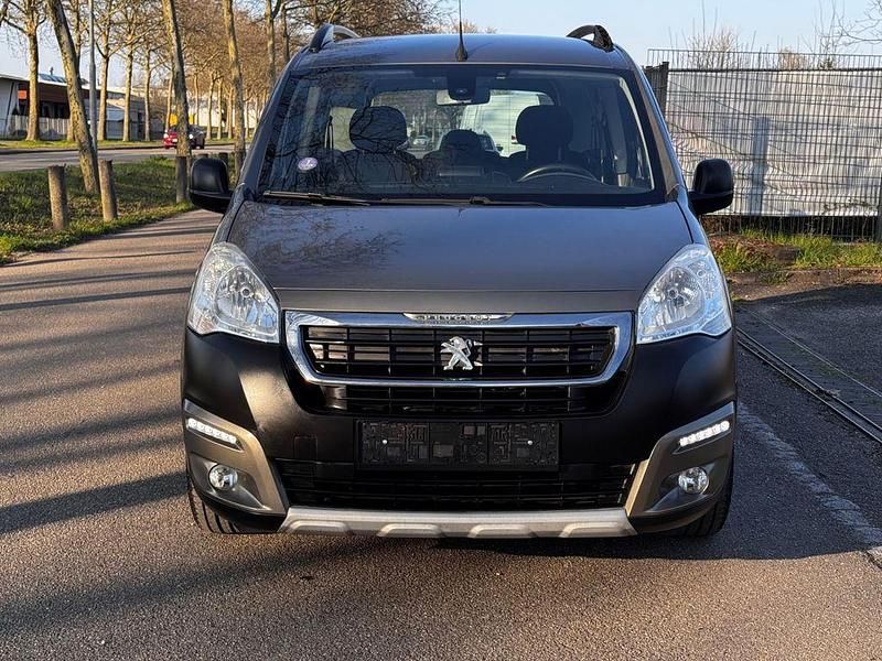 Gebraucht Peugeot Partner Tepee Outdoor 110 PS (80 kW) 2017 Grau Van / Kleinbus