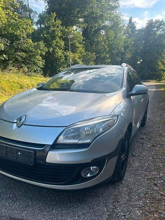 Silber Gebraucht 2013 Renault Mégane III Limousine | 1.900 € (Superpreis) - Bild 1/4