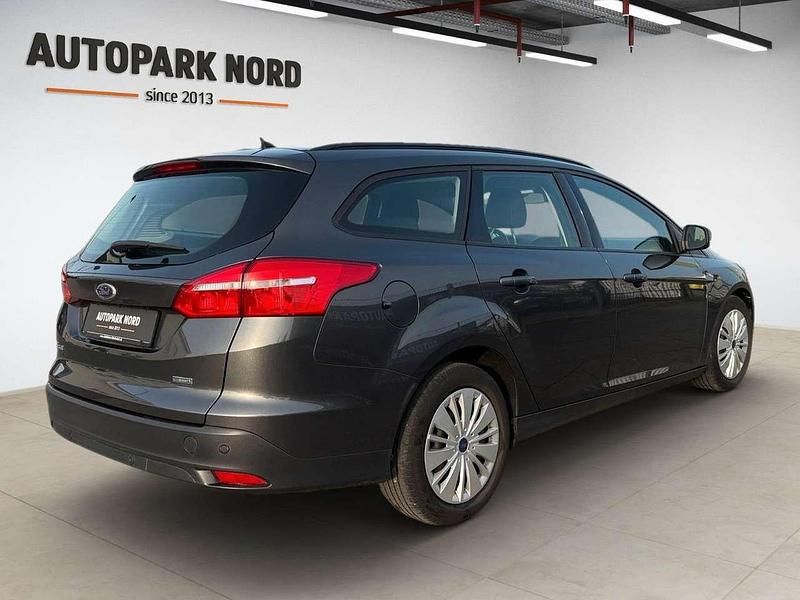 Gebraucht Ford Focus Trend 125 PS (91 kW) 2017 Grau Kombi