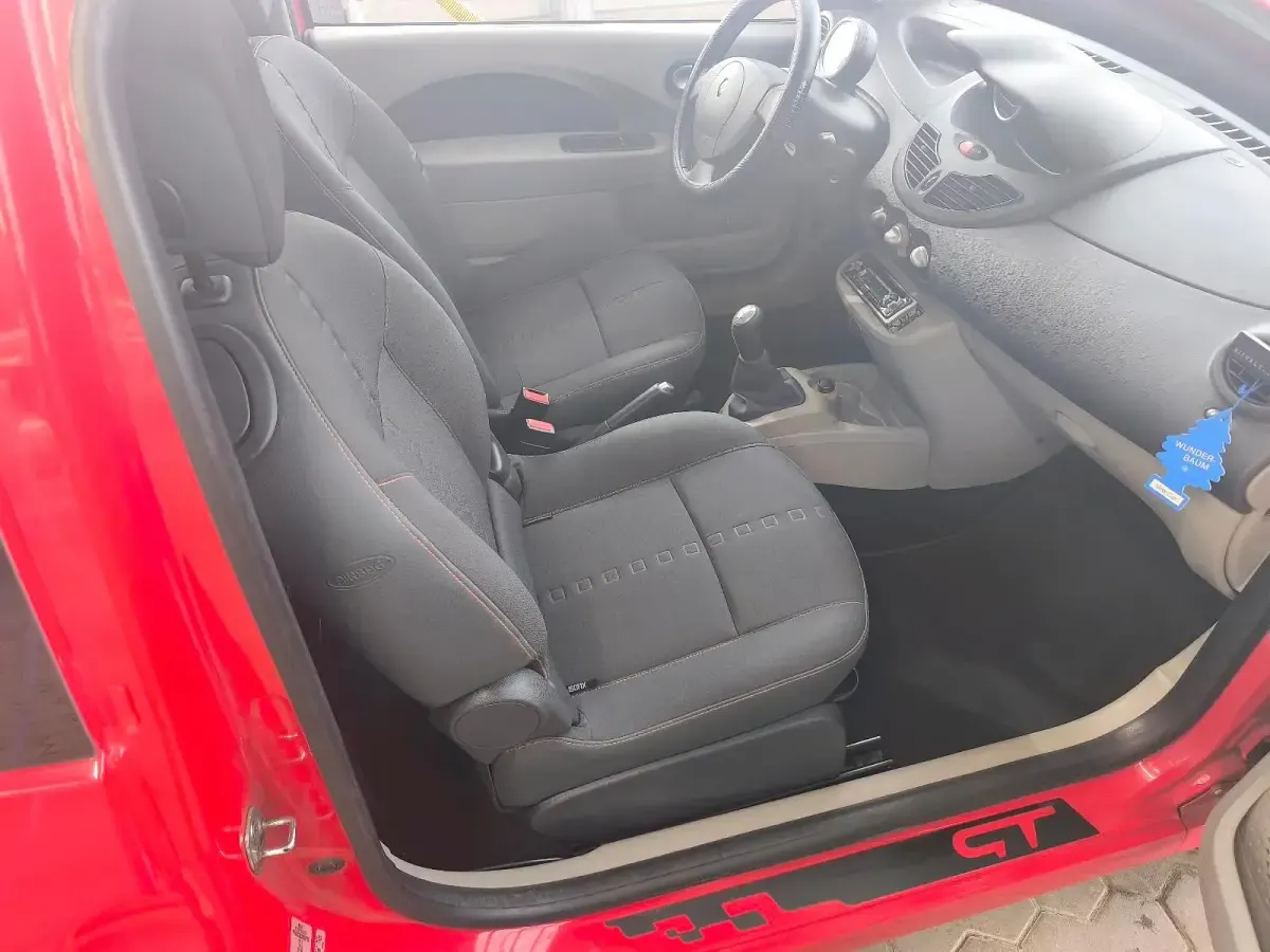 Używany Renault Twingo GT 101 KM (74 kW) 2007 Czerwony Hatchback