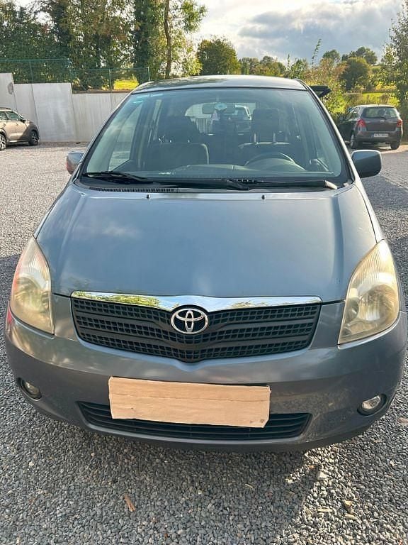 Silber Gebraucht 2004 Toyota Corolla Verso Van / Kleinbus | 2.000 € (Fairer Preis) - Bild 1/4