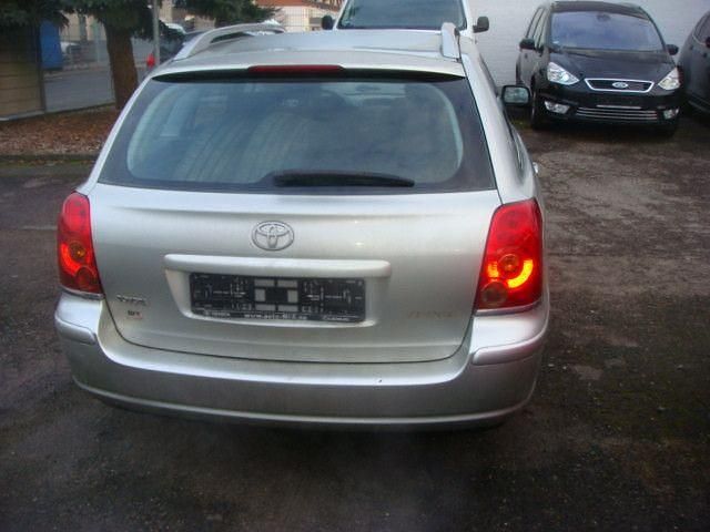 Gebraucht Toyota Avensis Sol 129 PS (94 kW) 2005 Silber Kombi