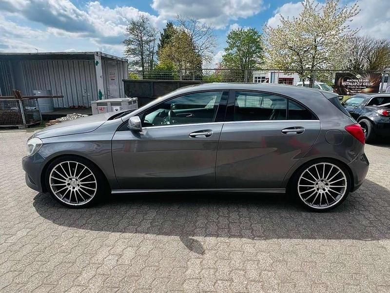 Gebraucht Mercedes A180 122 PS (89 kW) 2013 Grau Kleinwagen