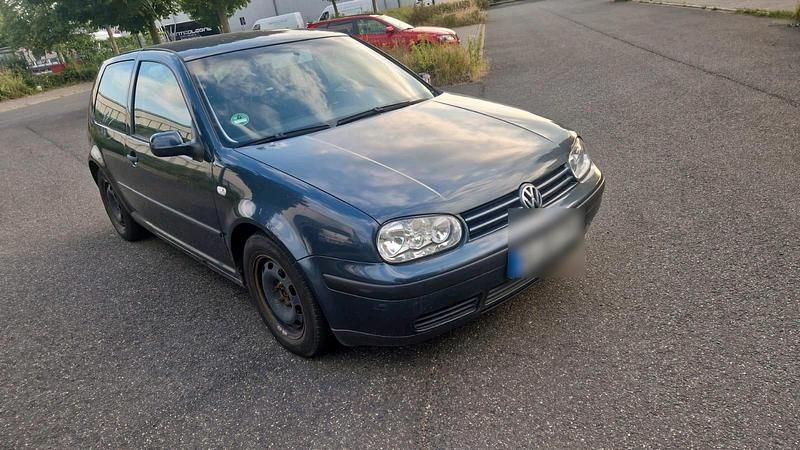 Grau Gebraucht 2002 VW Golf IV Limousine | 500 € (Guter Preis) - Bild 1/4