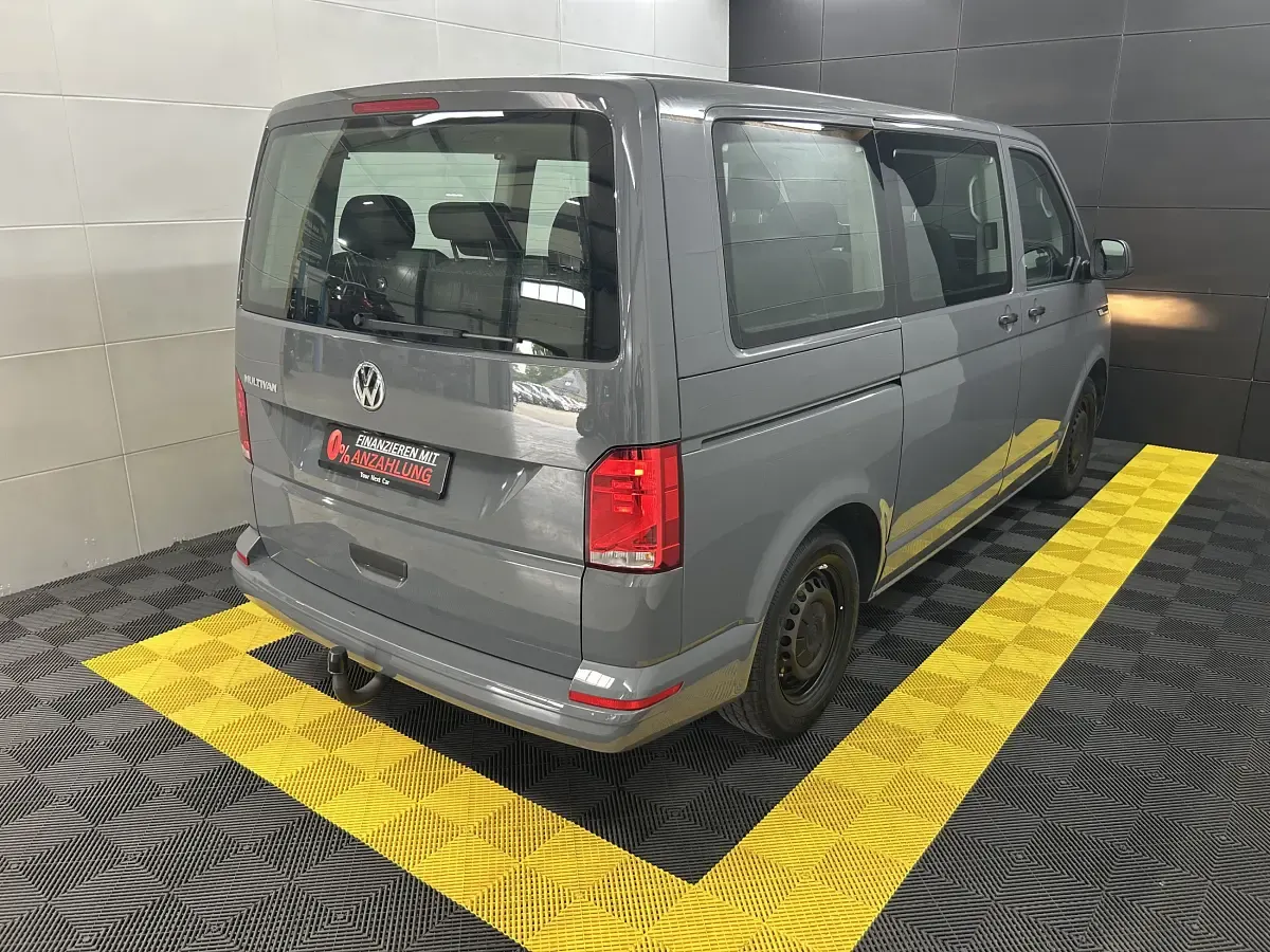 Gebraucht VW Multivan 111 PS (81 kW) 2020 Pure grey Van / Kleinbus