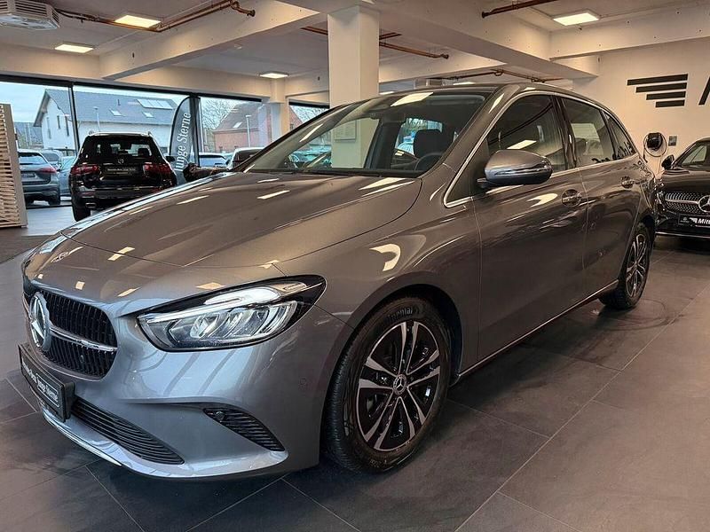 Gebraucht Mercedes B200 Advanced 150 PS (110 kW) 2024 Lack mountaingrau Van / Kleinbus
