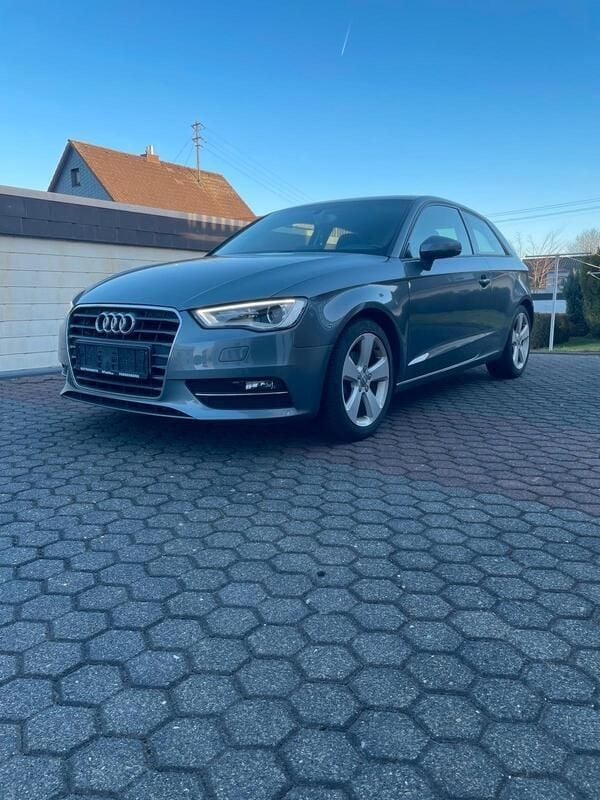 Grau Gebraucht 2014 Audi A3 Ambition Kleinwagen | 10.595 € (Guter Preis) - Bild 1/4