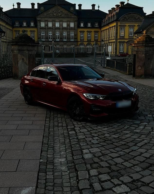 Second-hand BMW 330 Performance 258 CP (189 kW) 2019 Portocaliu Berlinǎ