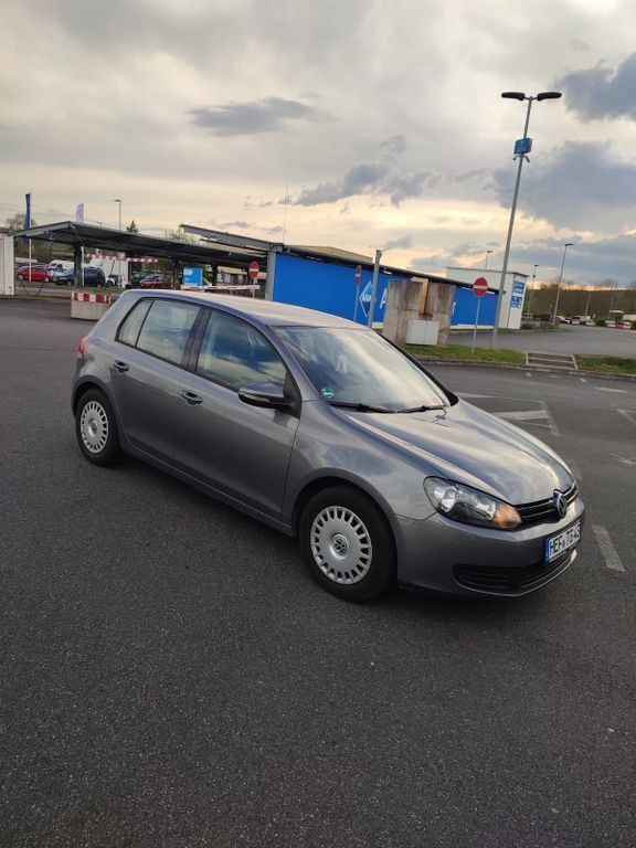 Grau Gebraucht 2009 VW Golf VI Trendline Limousine | 4.000 € (Fairer Preis) - Bild 1/4