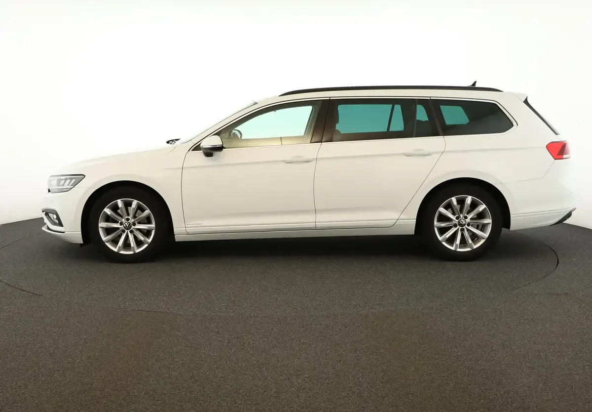 Gebraucht VW Passat Business 150 PS (110 kW) 2021 Pure white Kombi