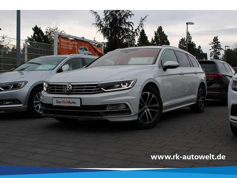Weiss Gebraucht 2016 VW Passat Comfortline Kombi | 33.790 € - Bild 1/3
