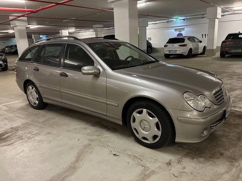 Gebraucht Mercedes C220 150 PS (110 kW) 2006 Gold Kombi