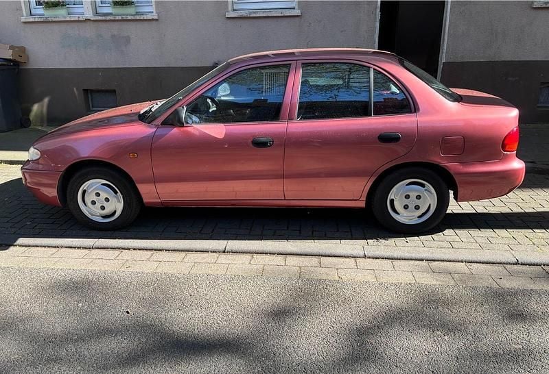 Usata Hyundai Accent 75 CV (55 kW) 1996 Rosso Berlina