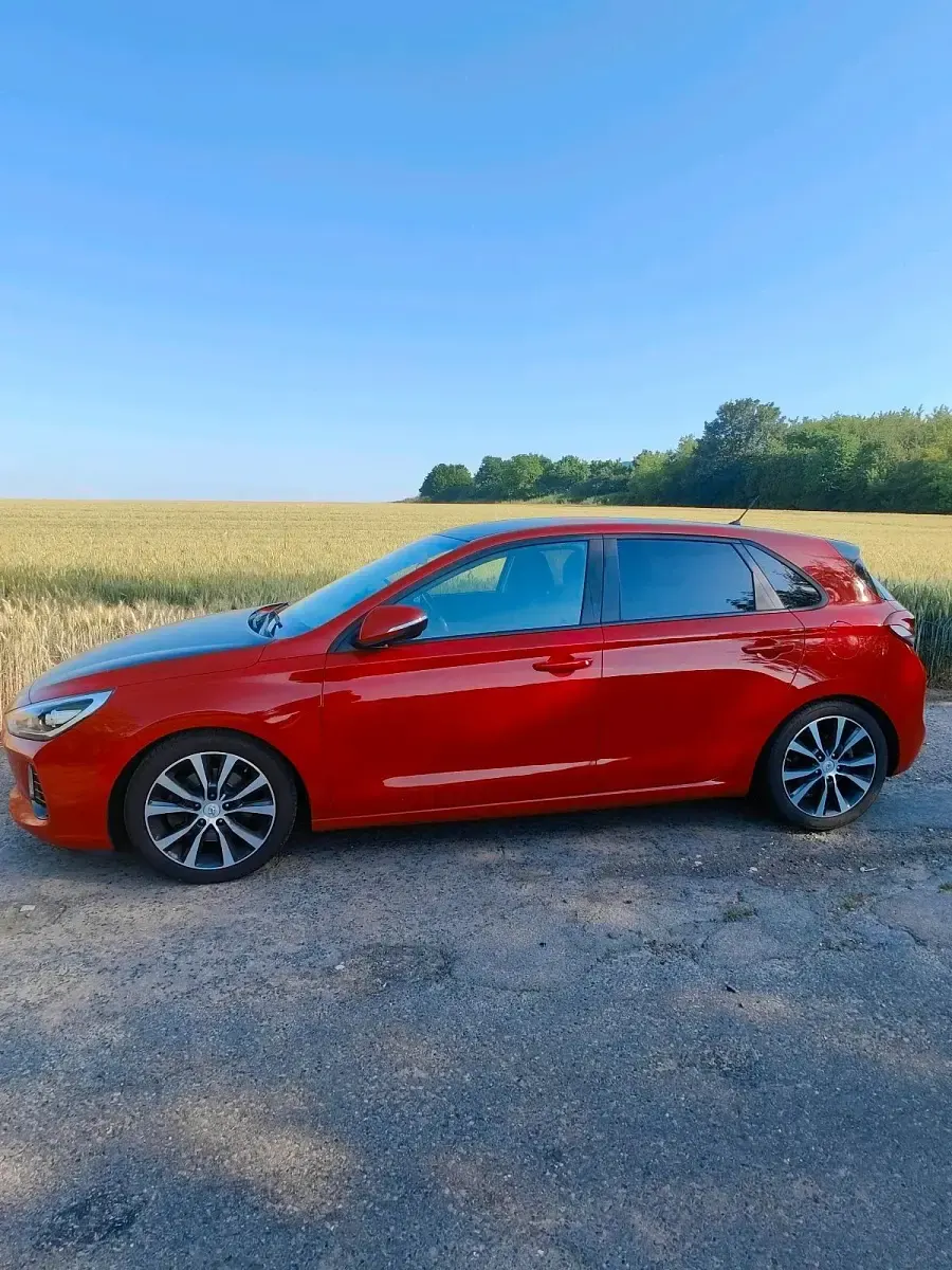 Gebraucht Hyundai i30 Style 140 PS (102 kW) 2017 Rot Limousine