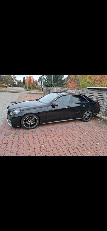 Gebraucht Mercedes E300 231 PS (169 kW) 2015 Schwarz Limousine