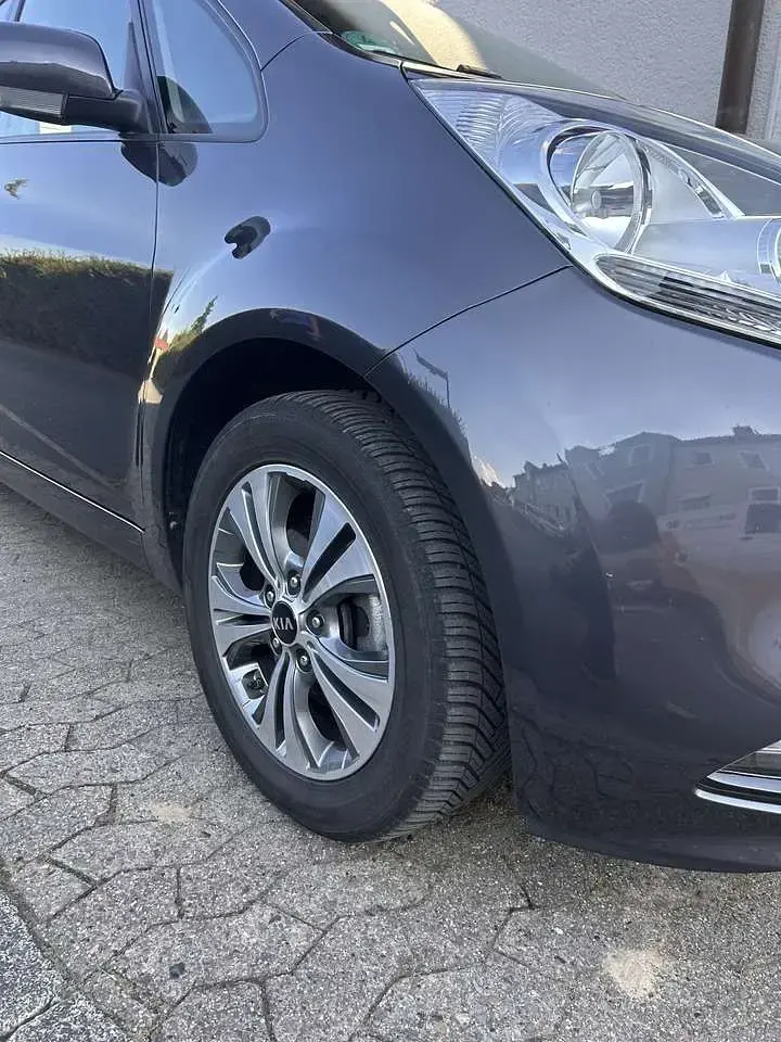 Gebraucht Kia Venga DREAM-TEAM Edition 90 PS (66 kW) 2018 Grau Kleinwagen