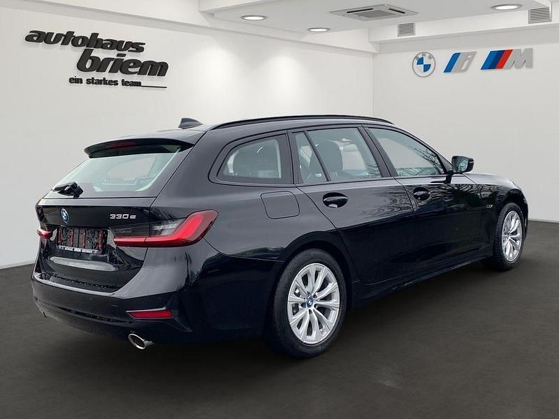 Gebraucht BMW 330e Advantage 292 PS (214 kW) 2021 Schwarz Kombi