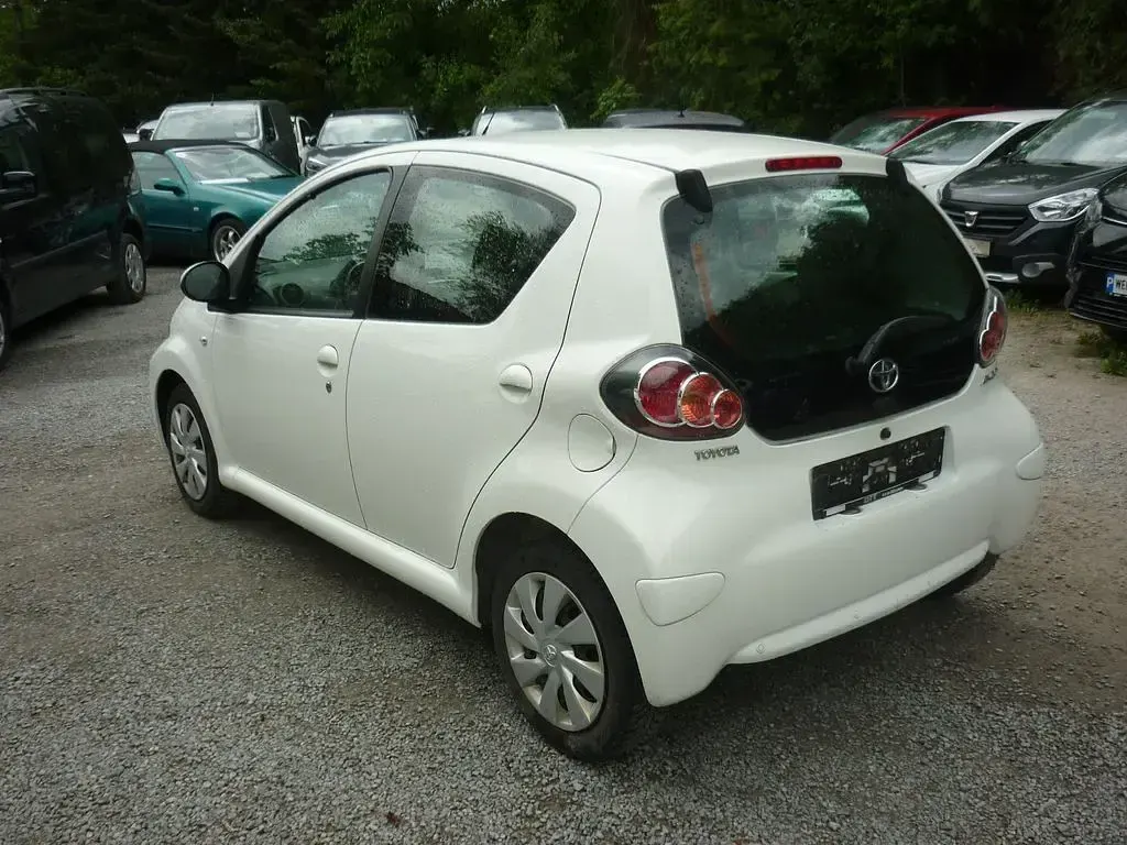 Gebraucht Toyota Aygo Cool 68 PS (50 kW) 2014 Weiß Kleinwagen