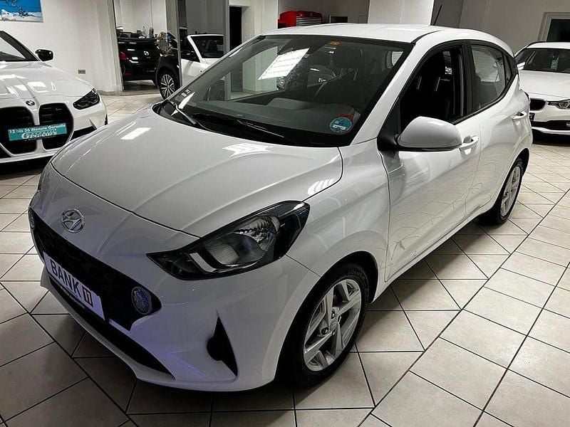 Gebraucht Hyundai i10 67 PS (49 kW) 2021 Weiß Kleinwagen