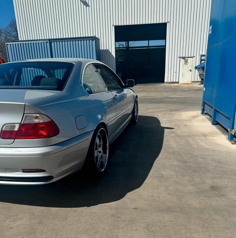 Gebraucht BMW 330 2023 Grau Coupé