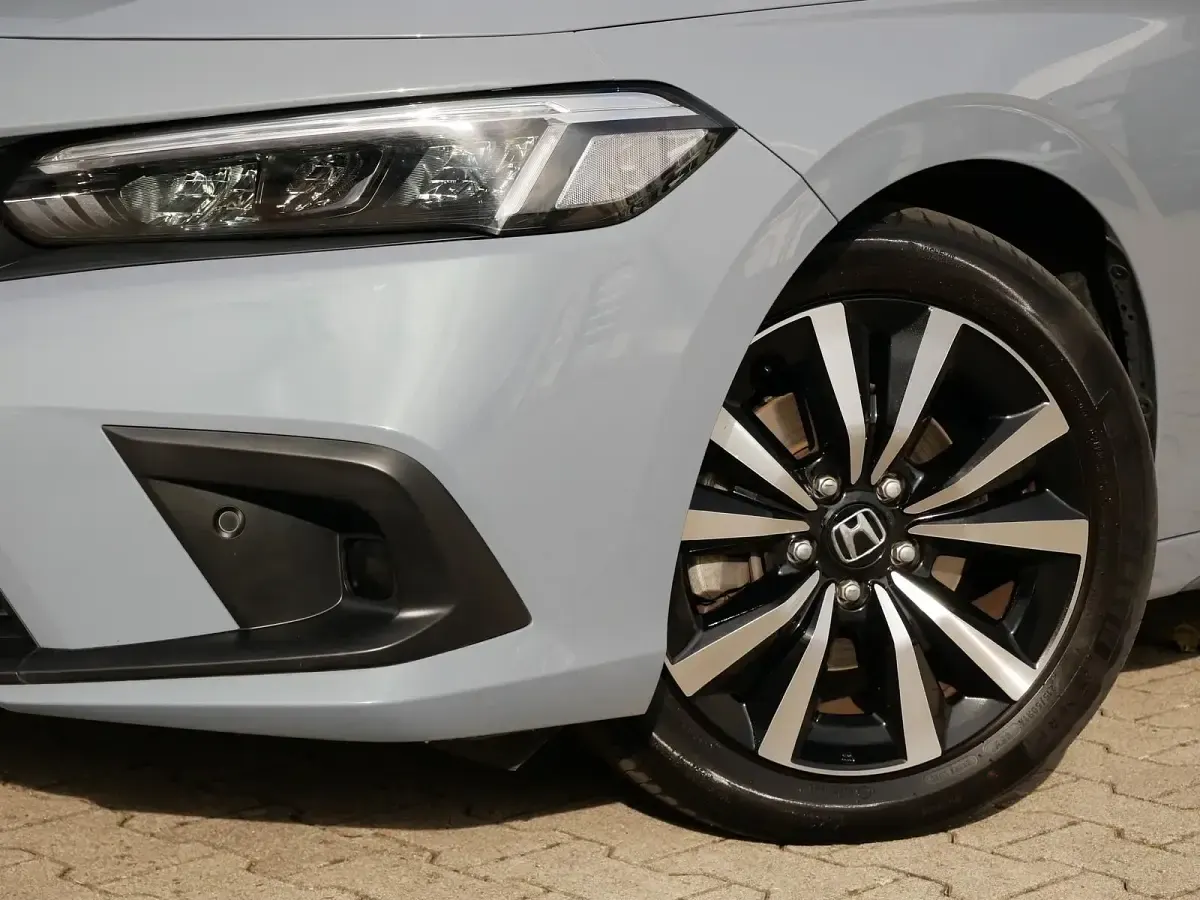 Gebraucht Honda Civic Elegance 143 PS (105 kW) 2024 Sonic gray pearl Limousine