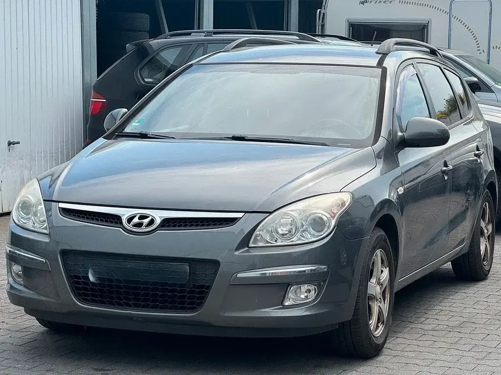 Gebraucht Hyundai i30 Classic 109 PS (80 kW) 2009 Grau Limousine